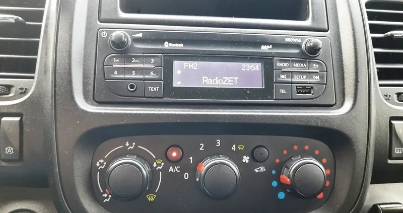 Renault Trafic cena 82900 przebieg: 184400, rok produkcji 2017 z Biała małe 704
